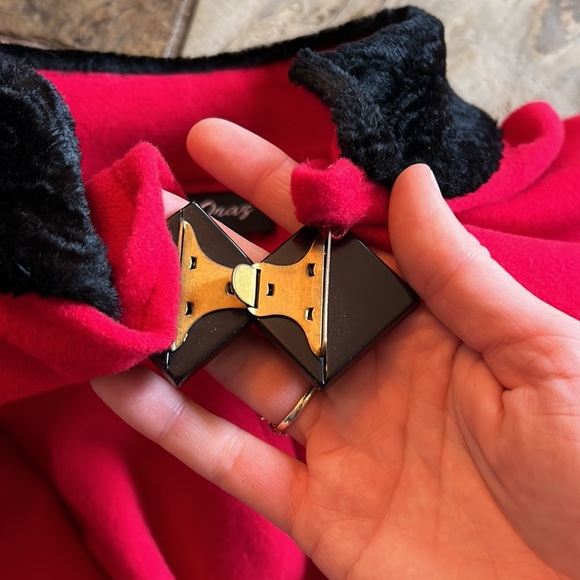 Red vintage poncho/cape - Picture 3 of 3